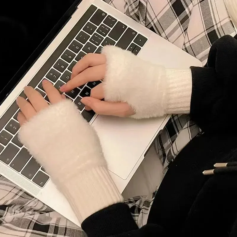 nuevos guantes de medio dedo para mujer: suaves y cálidos para el invierno, guantes sin dedos de punto de felpa de color sólido de lujo nuevos guantes de medio dedo para mujer: suaves y cálidos para el invierno, guantes sin dedos de punto de felpa de color sólido de lujo